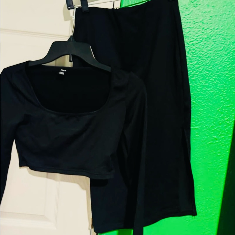 Elegant Black Skirt by [Brand]